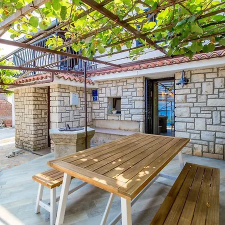 House Obrs Holiday home *